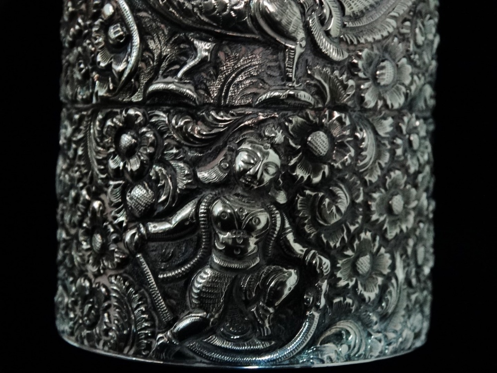 An Indonesian silver cylindrical scribes box - Extensively decorated with figures and birds on a - Image 8 of 10