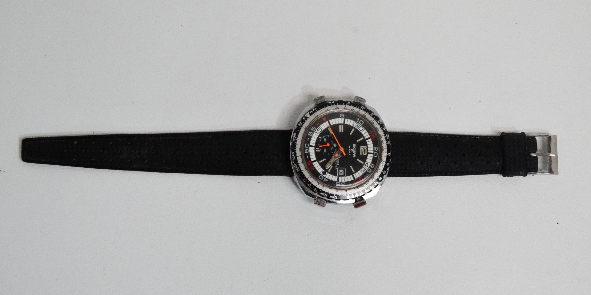 A gentlemans stainless steel Sicura chronograph wristwatch - circa 1970s, black and silver dial with - Image 3 of 6