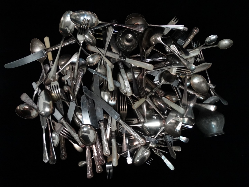 A large quantity of silver plated flatware - mixed part services (qty)