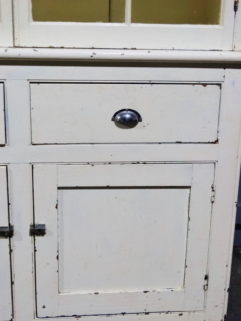 A early 20th century painted pine kitchen dresser - the upper section with glazed panel doors - Image 3 of 3