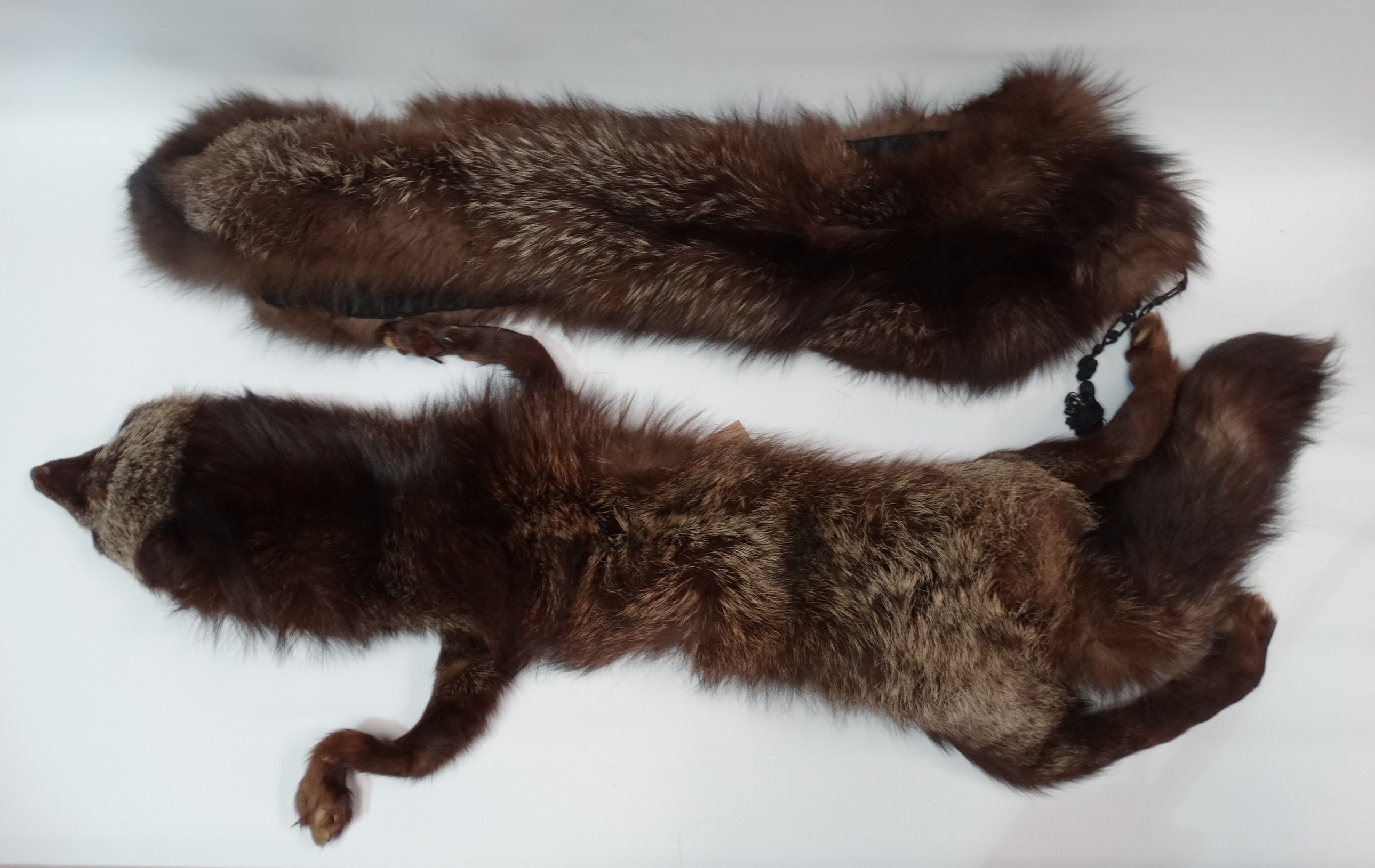A20th century fox fur stole - together with a fur scarf (2)