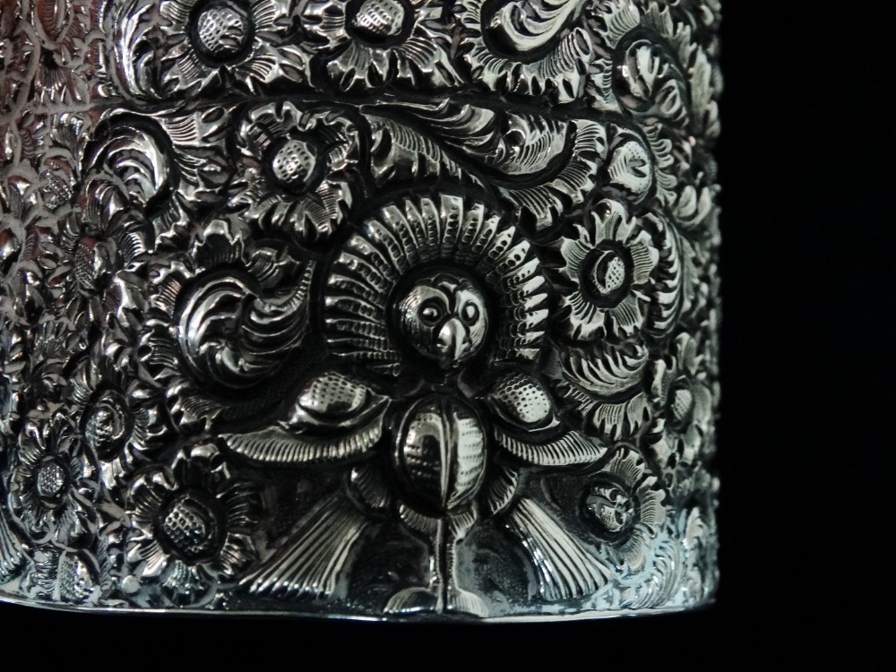 An Indonesian silver cylindrical scribes box - Extensively decorated with figures and birds on a - Image 9 of 10