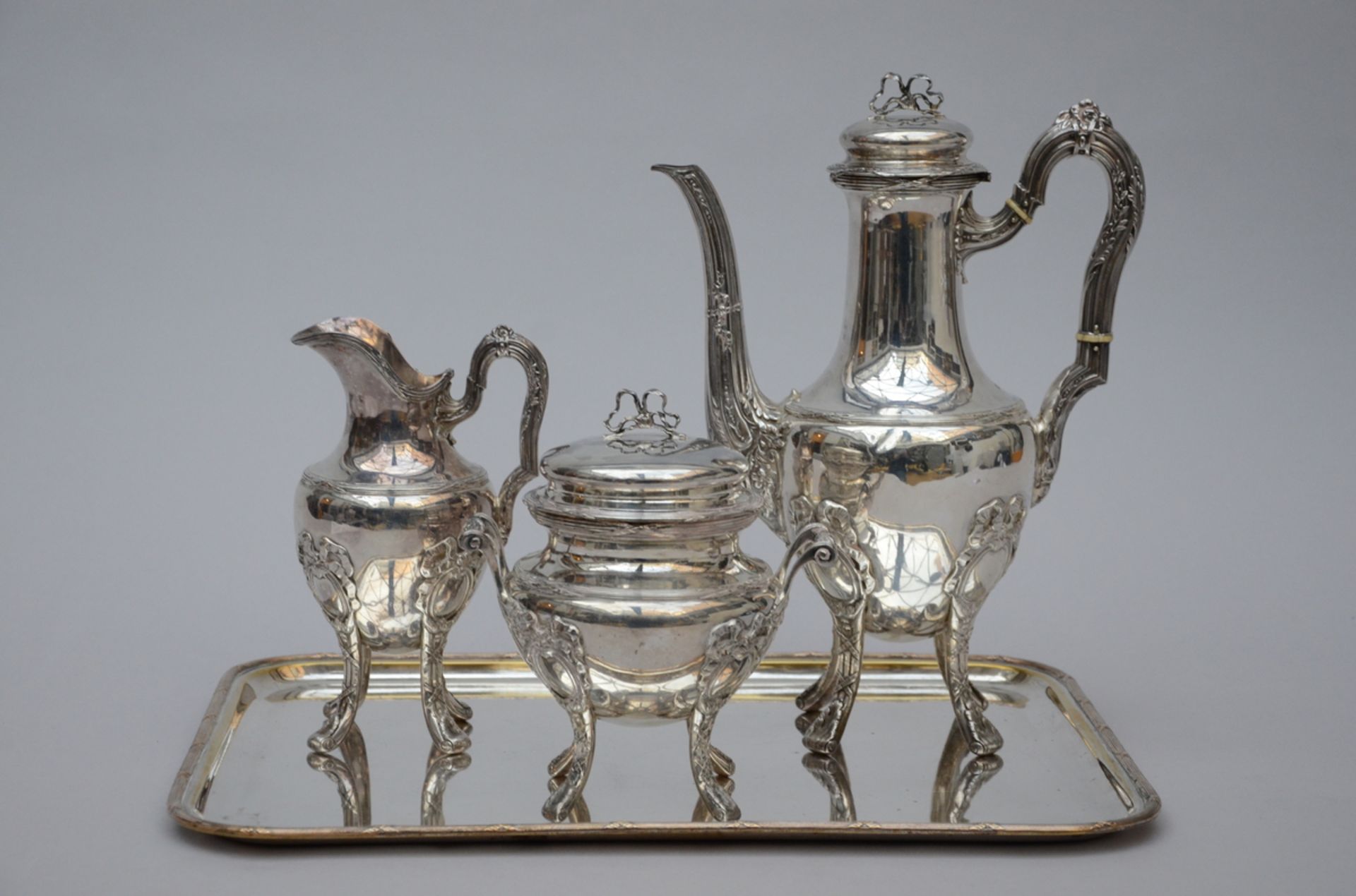 A three-piece coffee set in solid silver on a silver-plated tray, Delheid (jug h29cm)