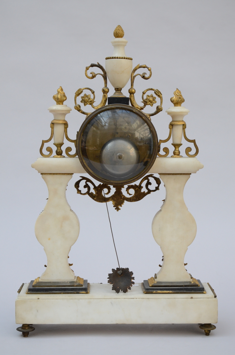 A Louis XVI clock in marble and bronze with Wedgwood plaques (33x53 x11cm) - Image 3 of 4