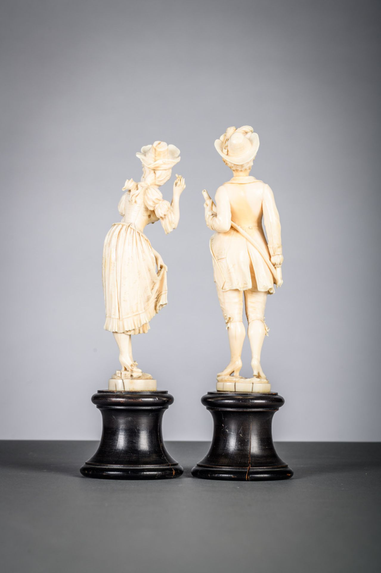 A pair of ivory figures, Dieppe 19th century (H20cm) - Image 4 of 4