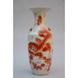 Vase in Chinese porcelain 'qilins' (h59cm) (*)