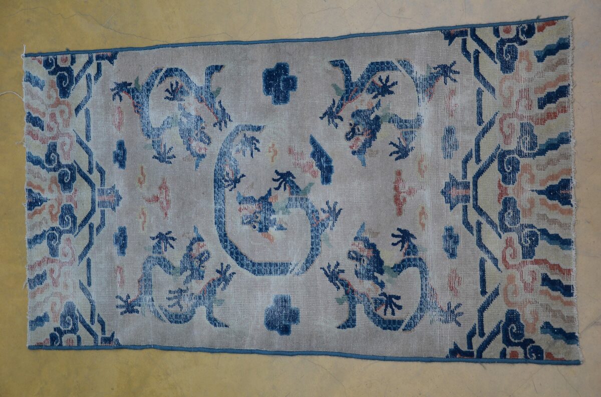 Carpet 'dragons', China or Tibet (152x83cm) (*)