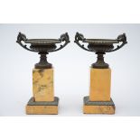 A pair of bronze tazzas on a foot in Sienna marble, Charles X (h27cm)(*)