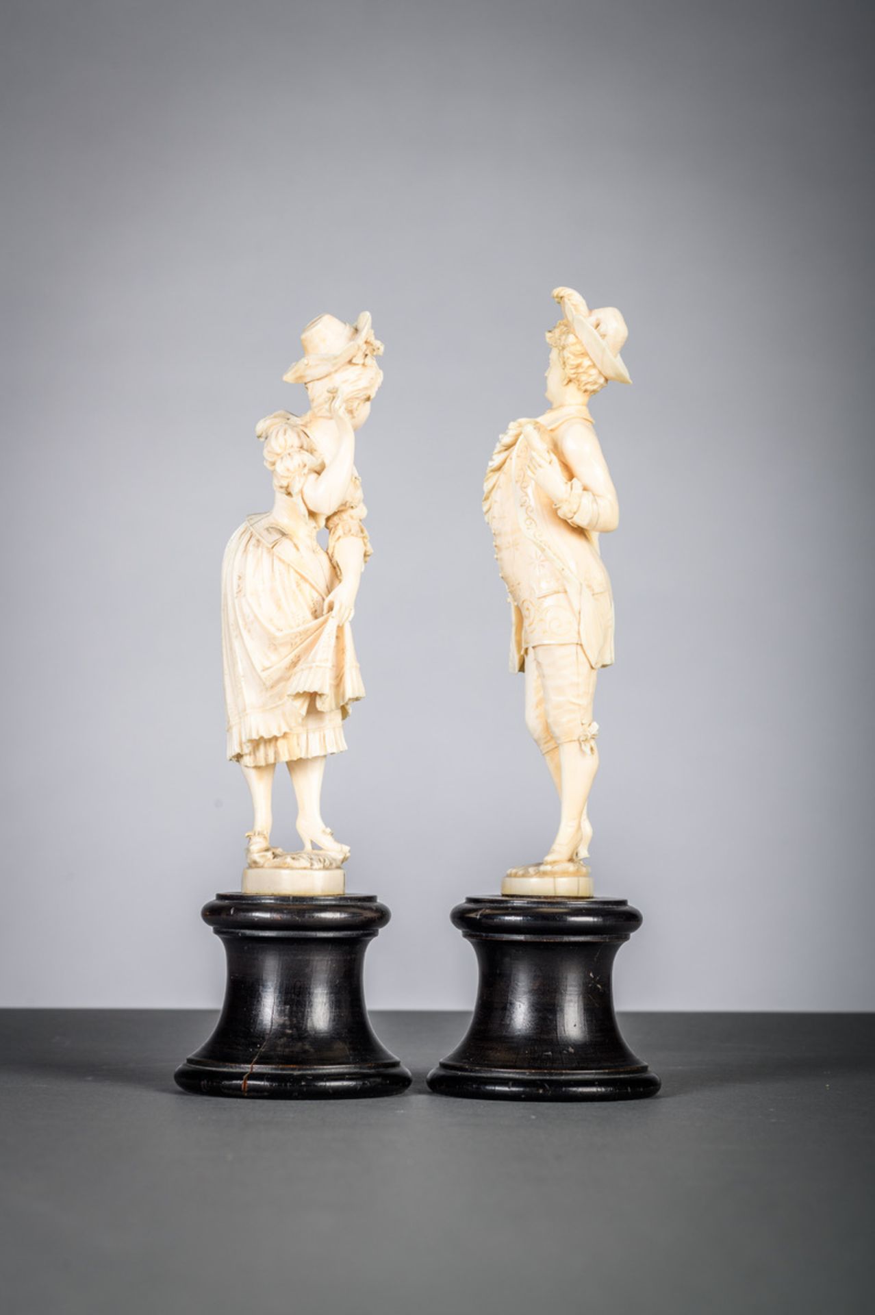 A pair of ivory figures, Dieppe 19th century (H20cm) - Image 2 of 4