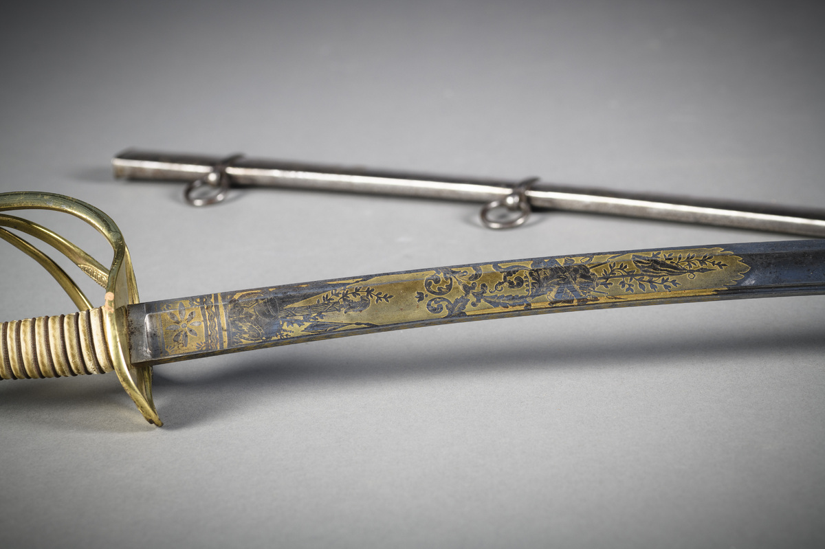 A saber with engraved blade (L110cm) - Image 2 of 6