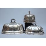 Lot: 3 bells in silverplated metal (largest 29x46x34cm)
