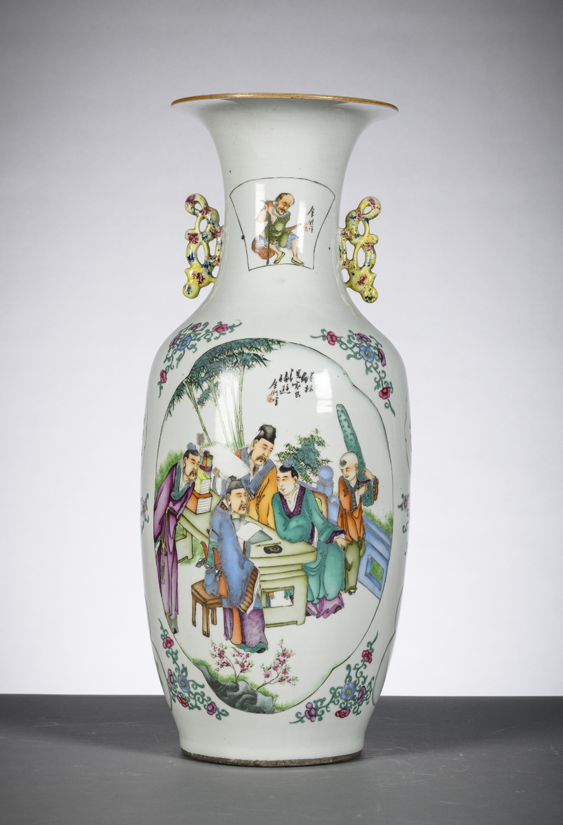 Chinese porcelain vase with double decoration 'sages inspecting paintings' (h59.5 cm)