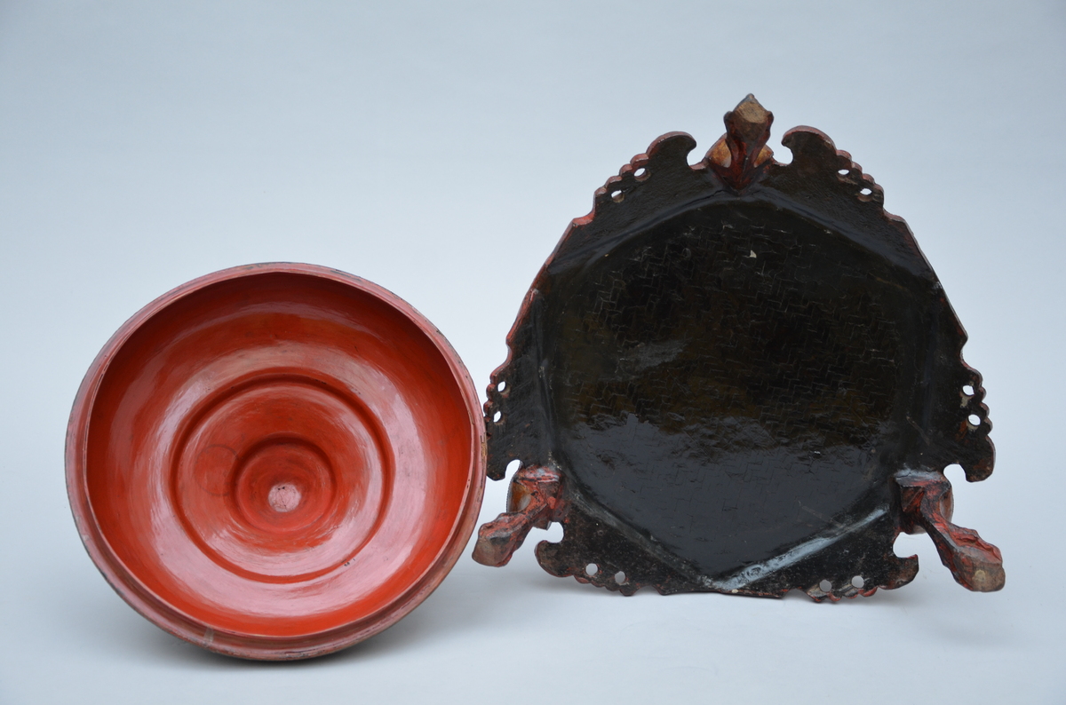 A Thai dish with lacquer decorated with mirror glass (h40cm) - Image 4 of 4