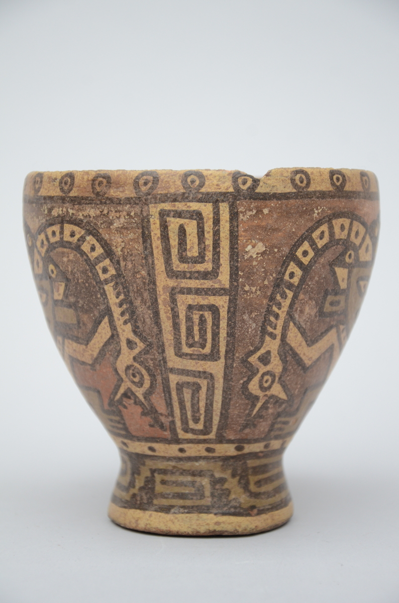 A pre-Columbian coupe 'character with snakes' (h11.50cm) - Image 2 of 5