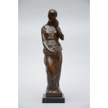 Leon Sarteel: bronze sculpture 'girl with flowers' (h52cm)