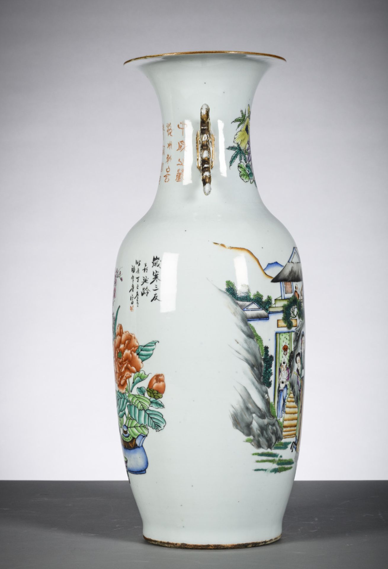 Chinese porcelain vase with double decoration 'travellers' (h59.5 cm) - Bild 4 aus 6