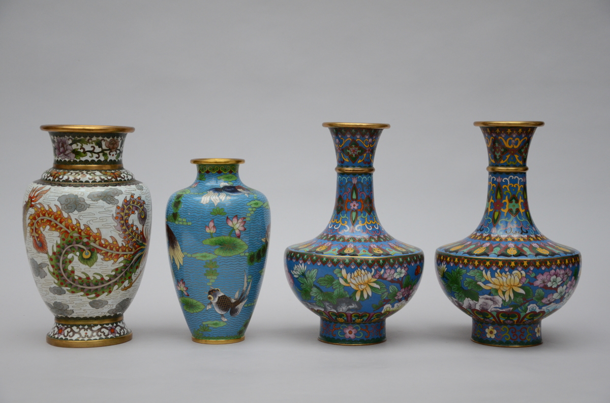 Lot: 4 vases in Chinese cloisonné (h26 - 31cm) - Image 2 of 3