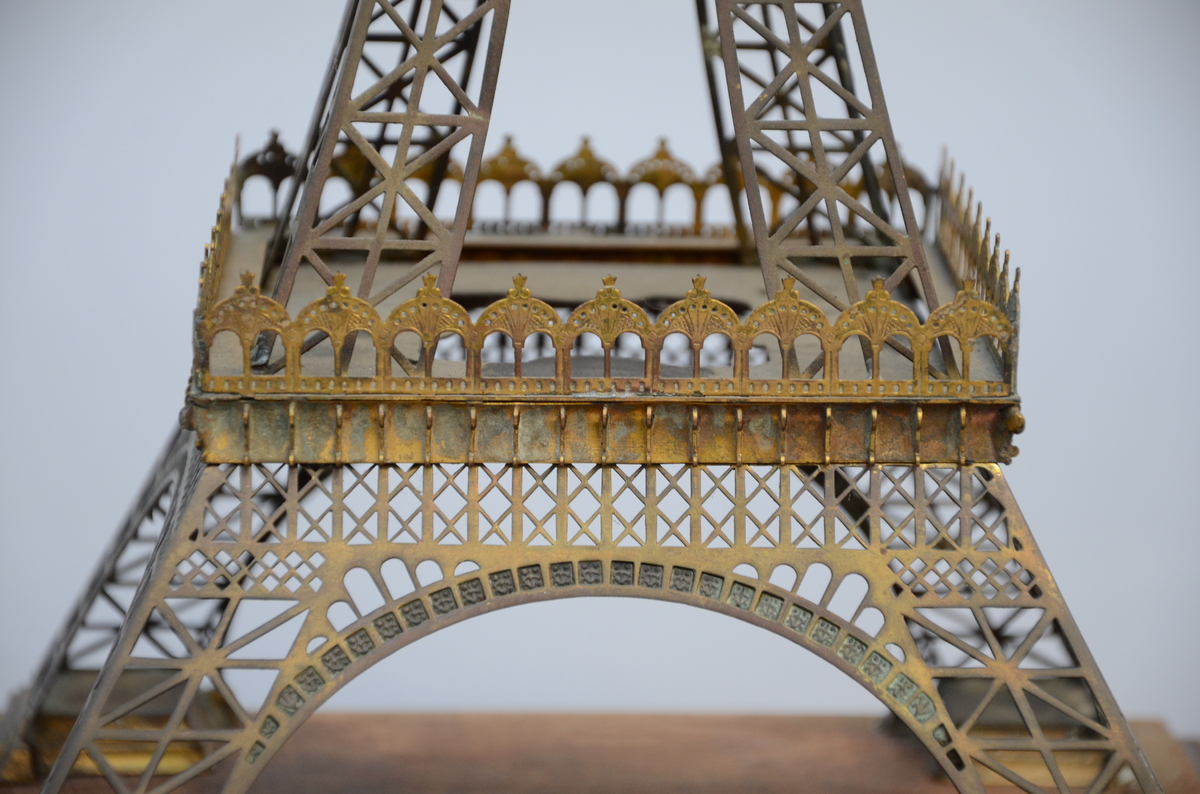 Model of the Eiffel Tower made by 'Usine métallurgique parisienne' run by Gustave Eiffel (h60cm) - Image 3 of 6