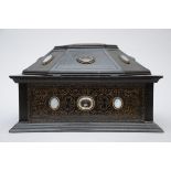 A shrine in black wood with cabochons, 17th century (h32x50x39cm) (*)