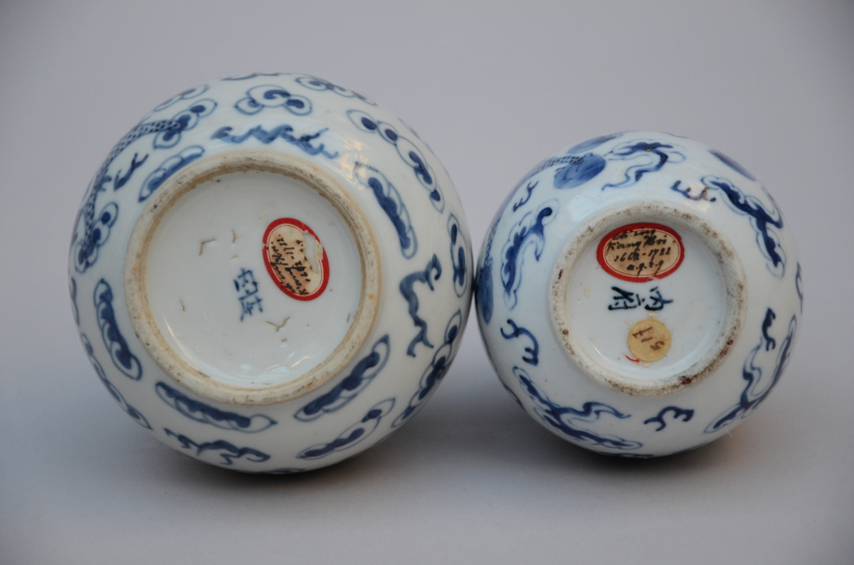 Two Chinese vases 'dragons', made for the Vietnamese market (h15 - 19cm) - Image 3 of 3