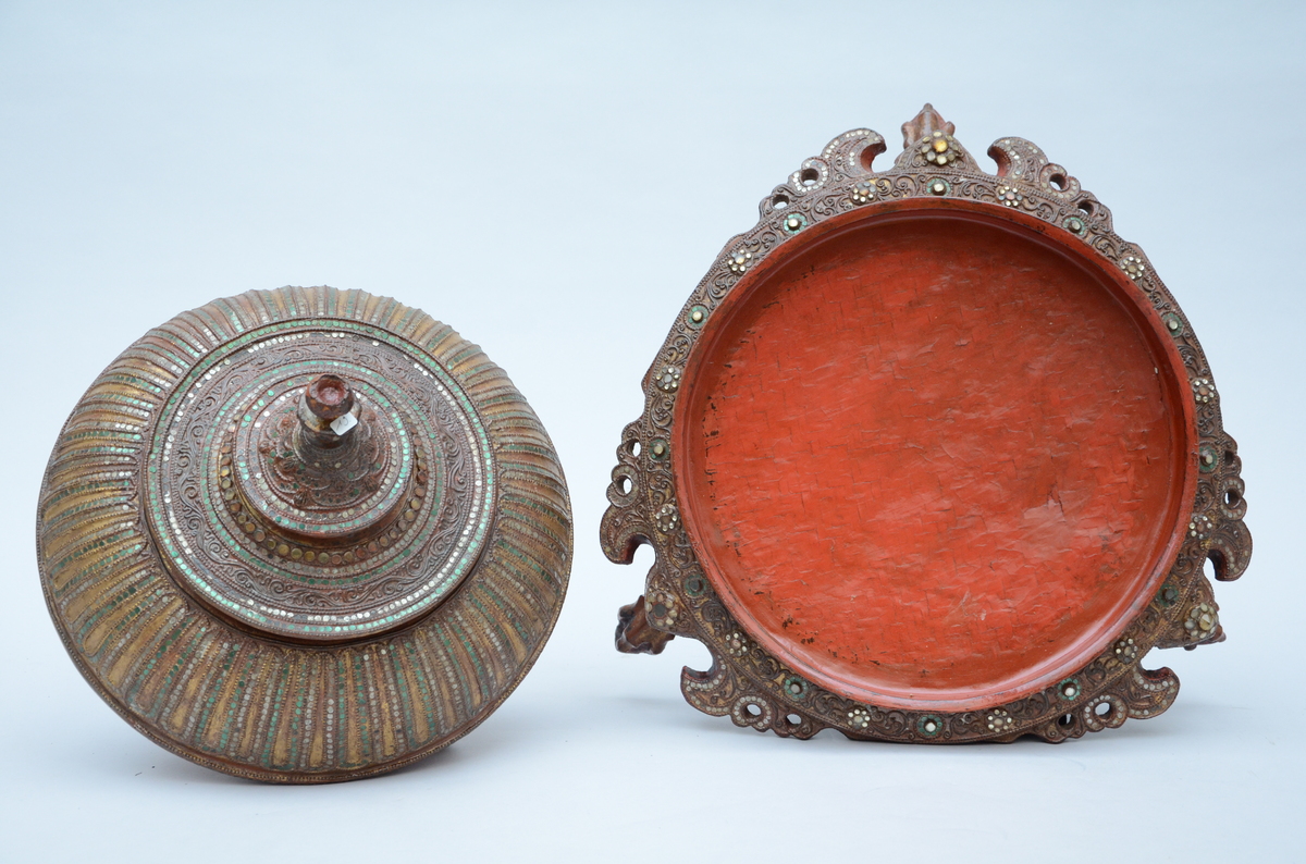 A Thai dish with lacquer decorated with mirror glass (h40cm) - Image 3 of 4