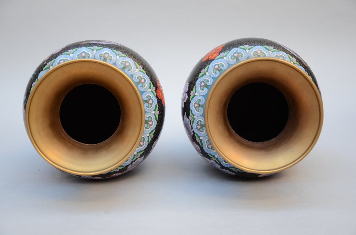 Pair of Chinese cloisonné vases with black background (h52cm) - Image 4 of 5