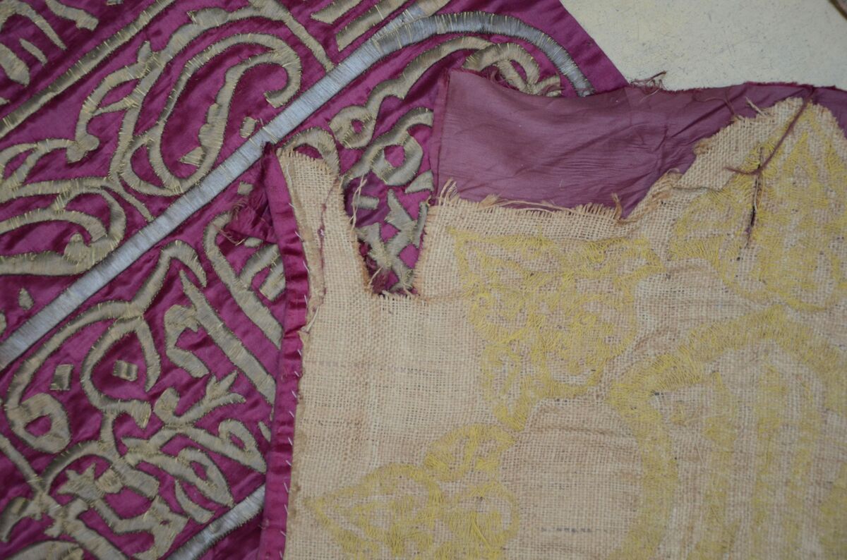 An islamic brocade with inscriptions to decorate an entrance (282x184cm) - Image 6 of 6