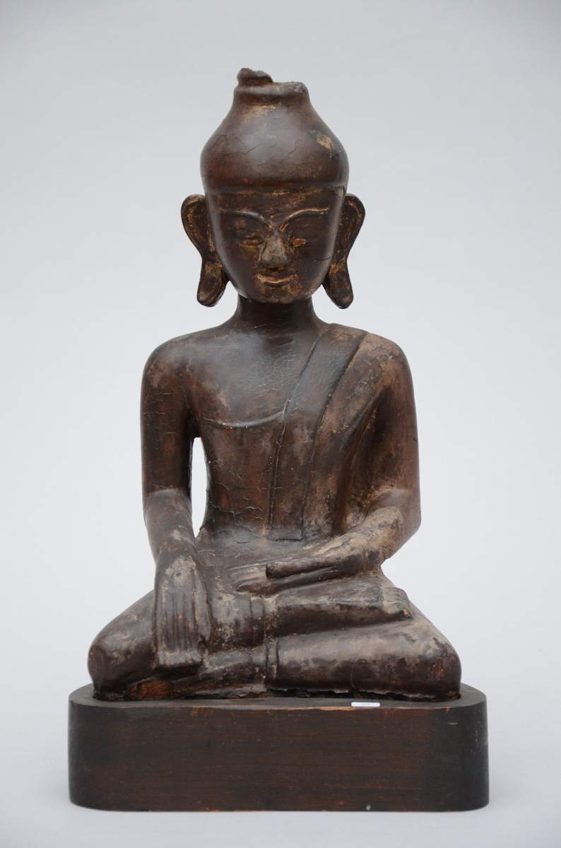 A Burmese seated Buddha in lacquered wood (38x22x17cm) (*)