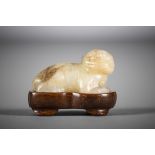 A Chinese statue in jade 'lion' (2x4x2.5cm)