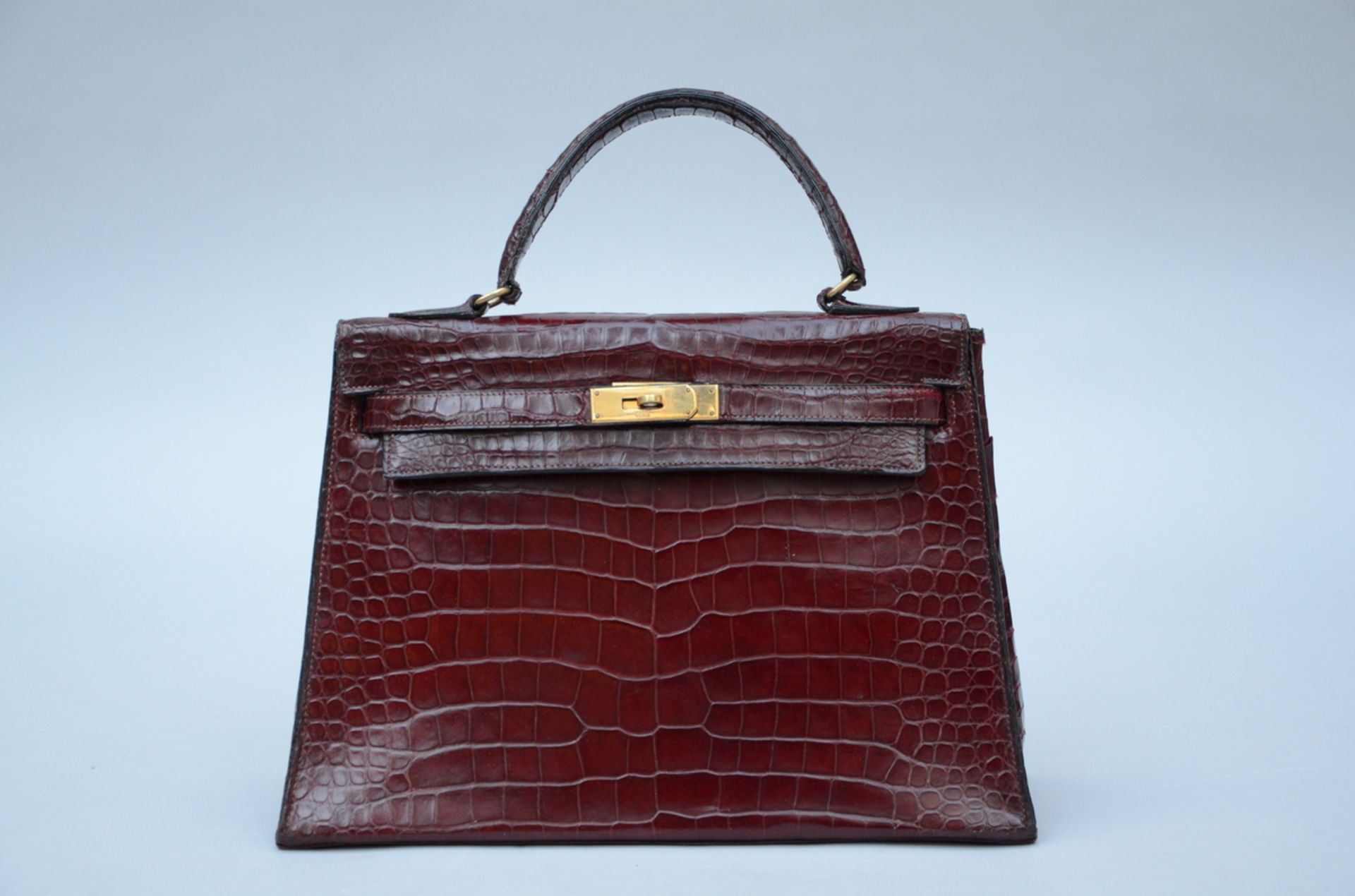 Handbag 'Kelly' ?Hermes?, bordeaux croco (22x34x12) (*)