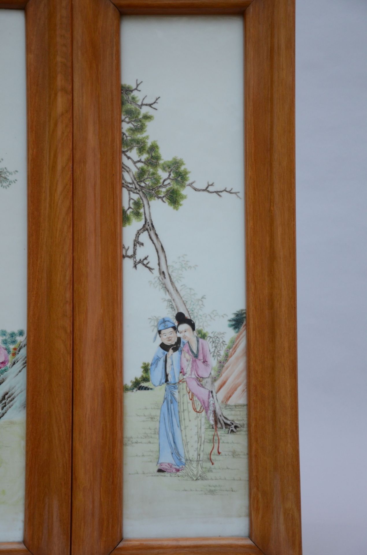 A pair of Chinese famille rose porcelain plaques 'couples in love' (80x19cm) - Image 3 of 4
