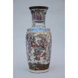 A Chinese vase in Nankin porcelain 'warriors' (h60cm) (*)