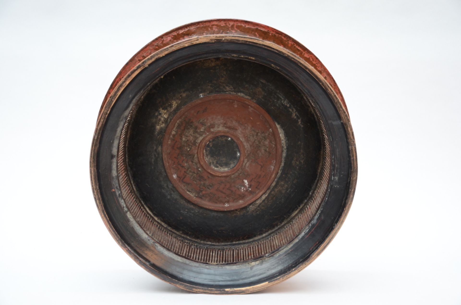 An round lacquer table, Thailand or Birma (h21x58cm) - Image 3 of 3