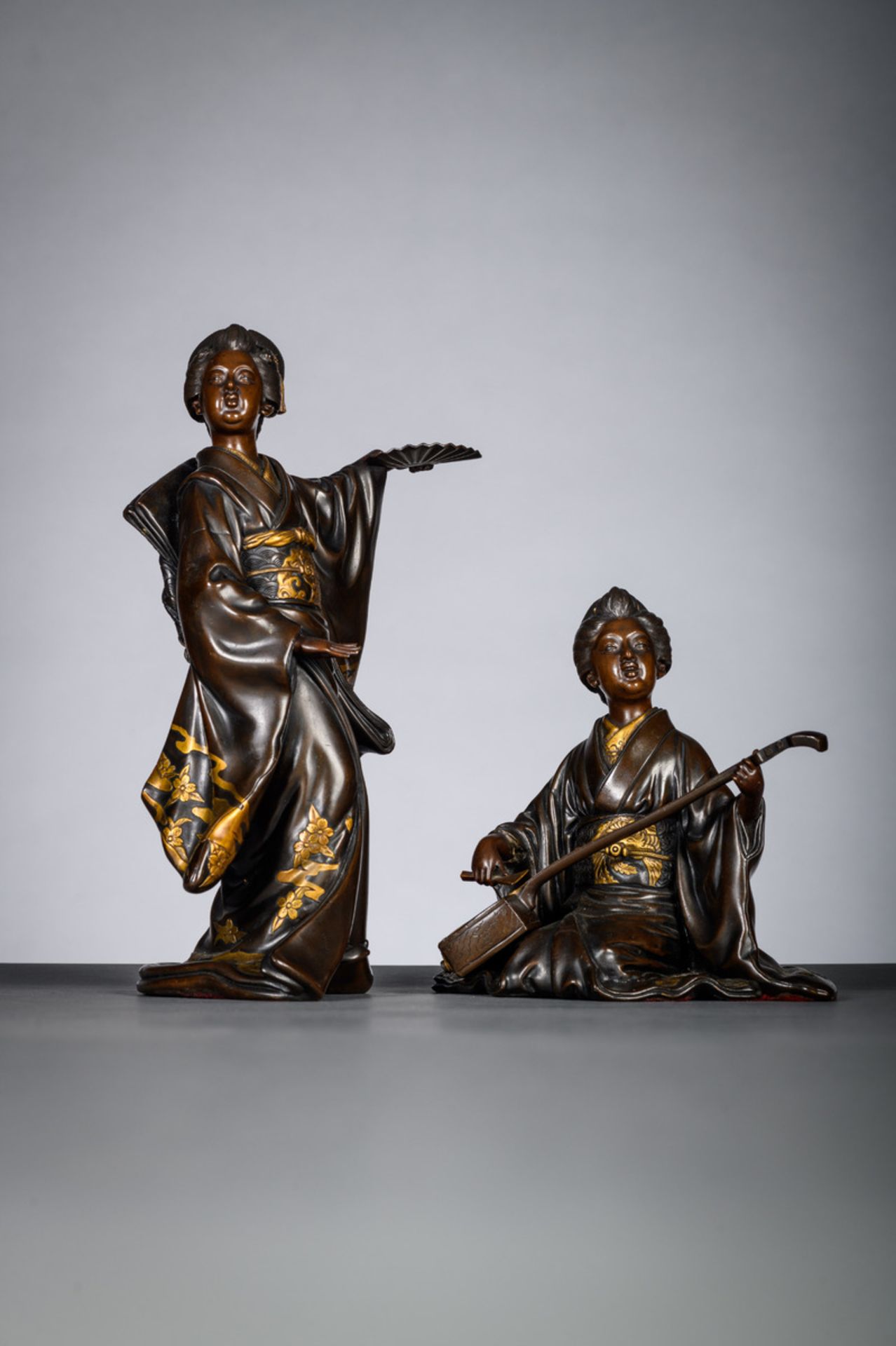 Two Japanese bronze sculptures 'geishas', Meiji period, signed (h18-30cm)
