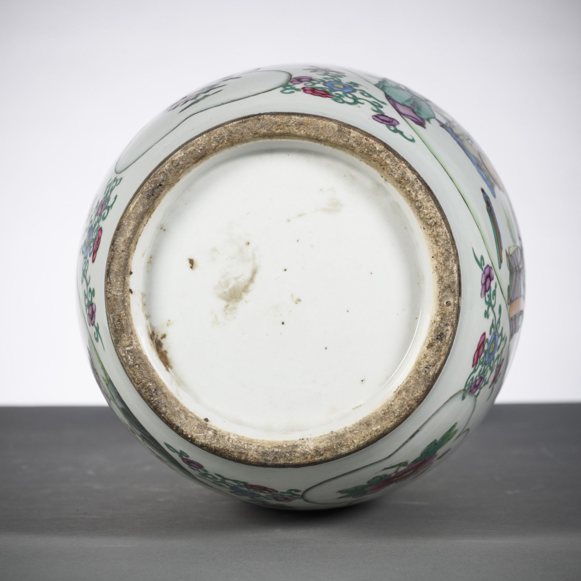 Chinese porcelain vase with double decoration 'sages inspecting paintings' (h59.5 cm) - Bild 6 aus 6