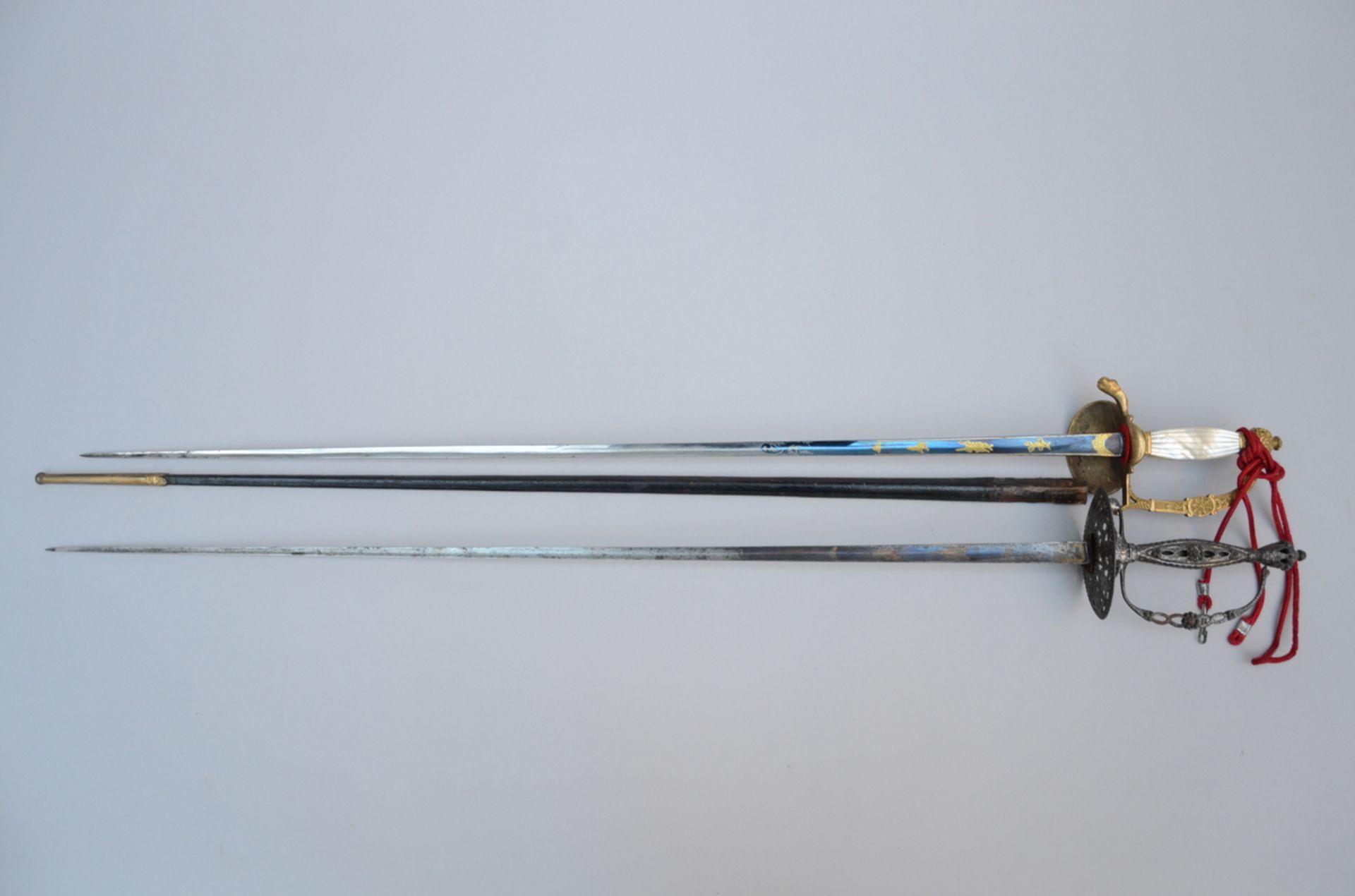 Lot: two parade swords (L98cm) - Bild 3 aus 5