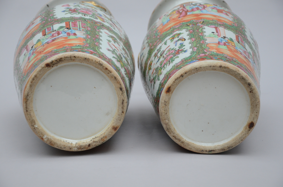 A pair of Canton porcelain vases (h46.5) - Image 5 of 5