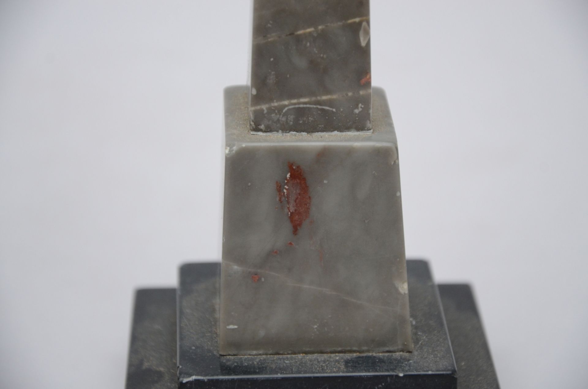 A pair of marble obelisks, 19th century (h27cm) - Image 3 of 4