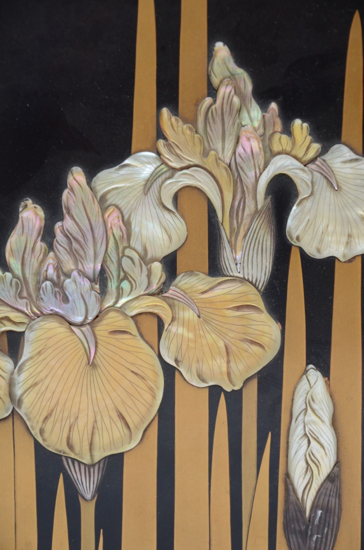 A fine Japanese lacquer box with mother-of-pearl decoration, Meiji period (h31x25cm) - Image 4 of 6