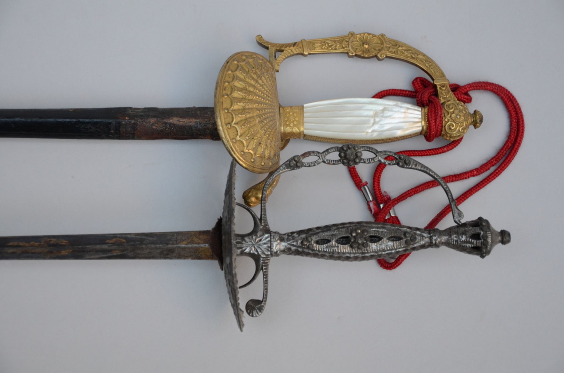Lot: two parade swords (L98cm) - Bild 2 aus 5