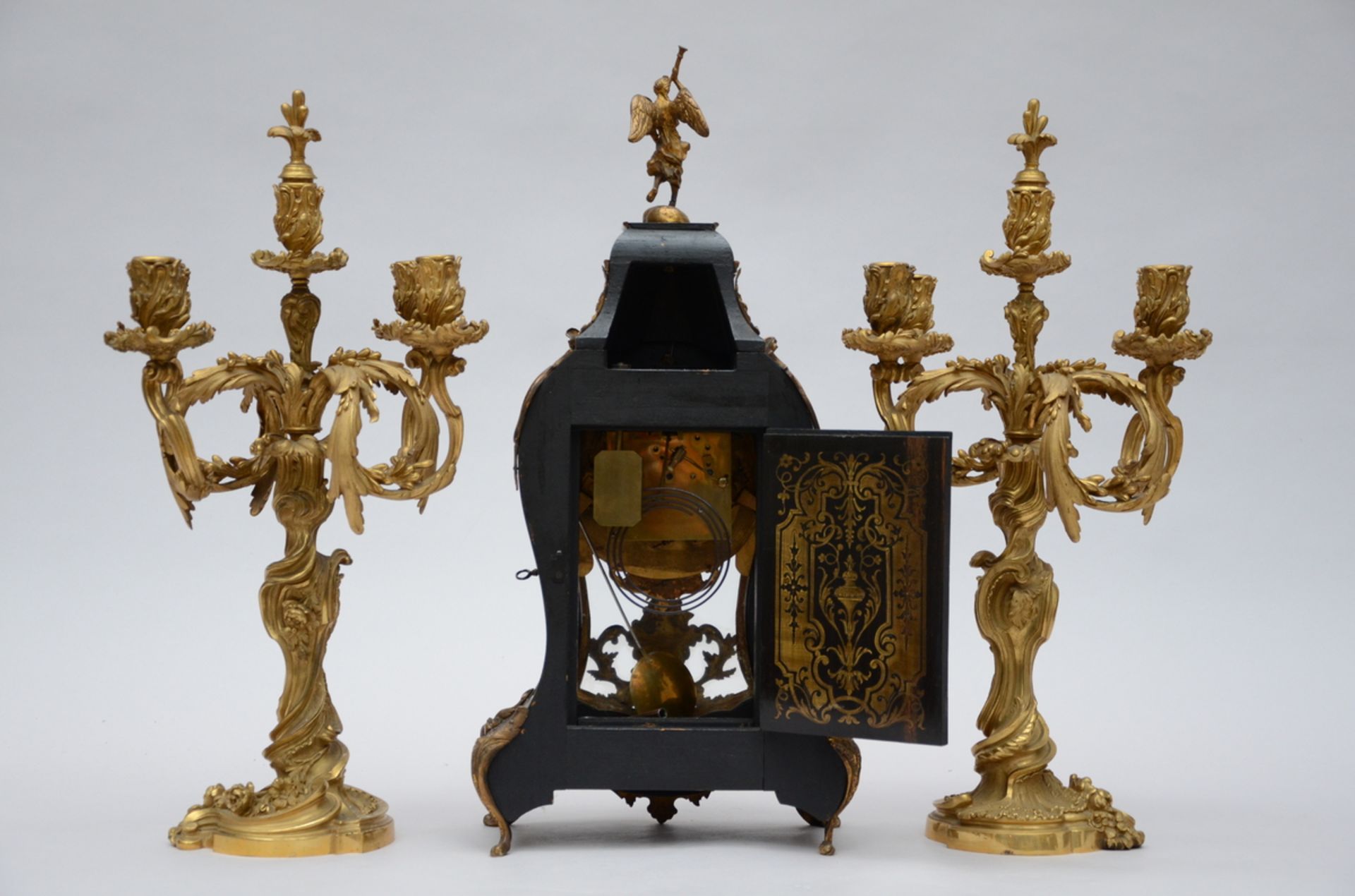 A Napoleon III style cartel clock + a pair of bronze Louis XV style candlesticks (h56cm) (cartel - Image 3 of 4
