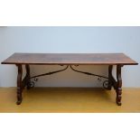 An antique Spanish walnut table (h78x224x78cm)