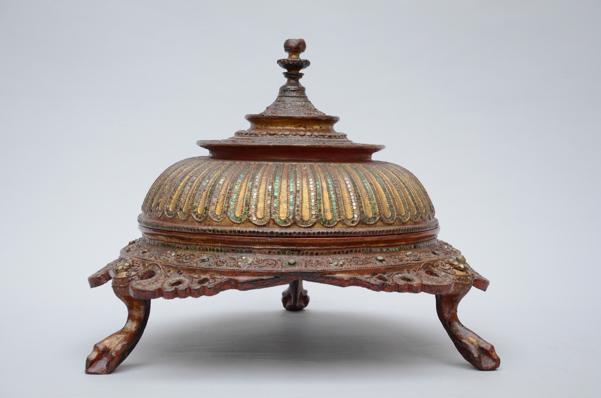 A Thai dish with lacquer decorated with mirror glass (h40cm) - Image 2 of 4