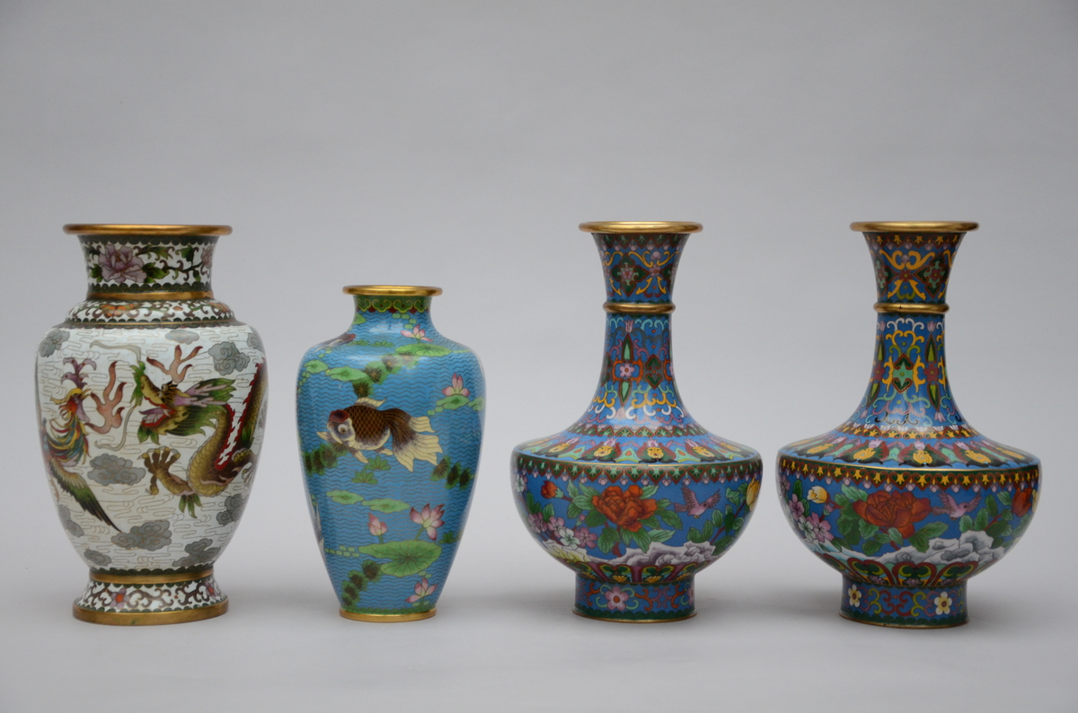 Lot: 4 vases in Chinese cloisonné (h26 - 31cm)