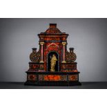 Top part of an Antwerp cabinet in tortoiseshell wilt gilt madonna (54x49x32cm) (*)