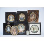 Lot: 8 miniatures 'ladies portraits' (dia 9 to 4 cm)