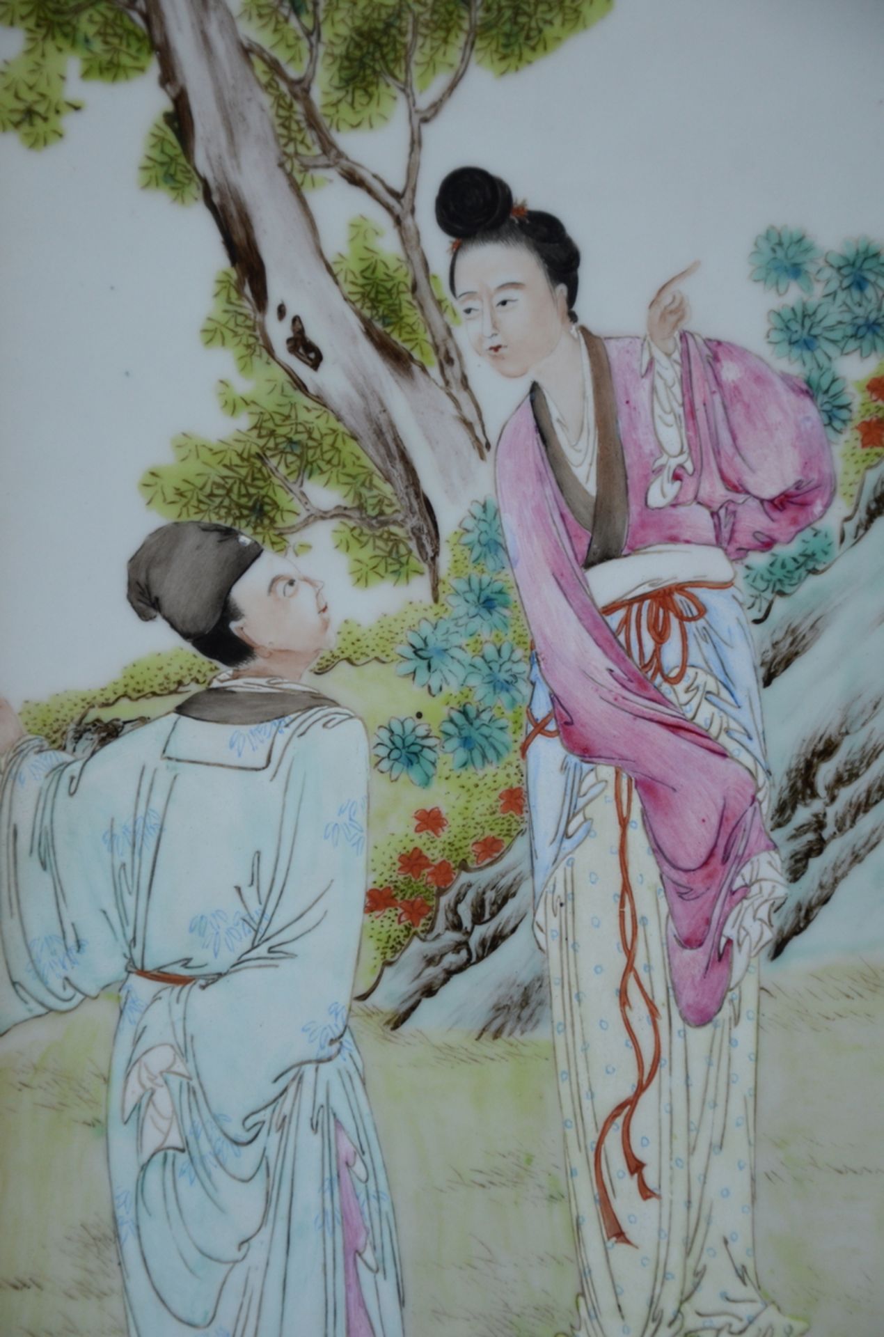 A pair of Chinese famille rose porcelain plaques 'couples in love' (80x19cm) - Image 2 of 4