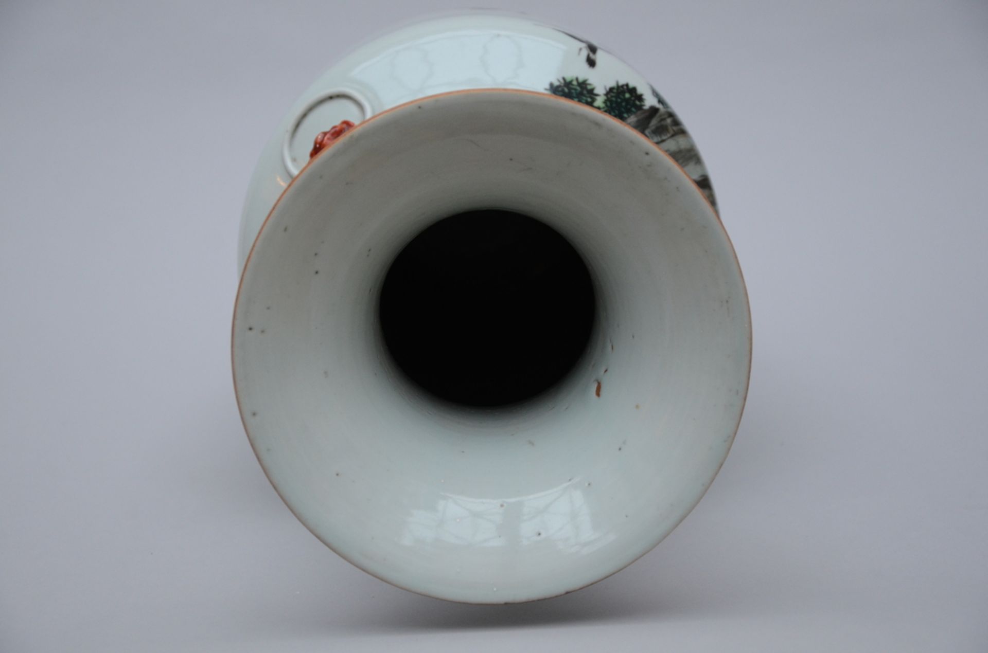 Chinese porcelain vase 'decor with wise men' (h57.5 cm) - Bild 4 aus 5