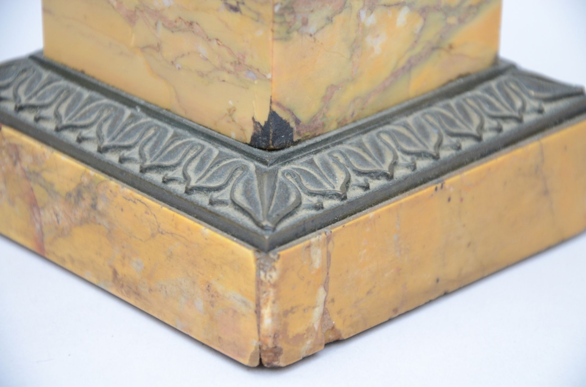 A pair of bronze tazzas on a foot in Sienna marble, Charles X (h27cm)(*) - Image 6 of 7