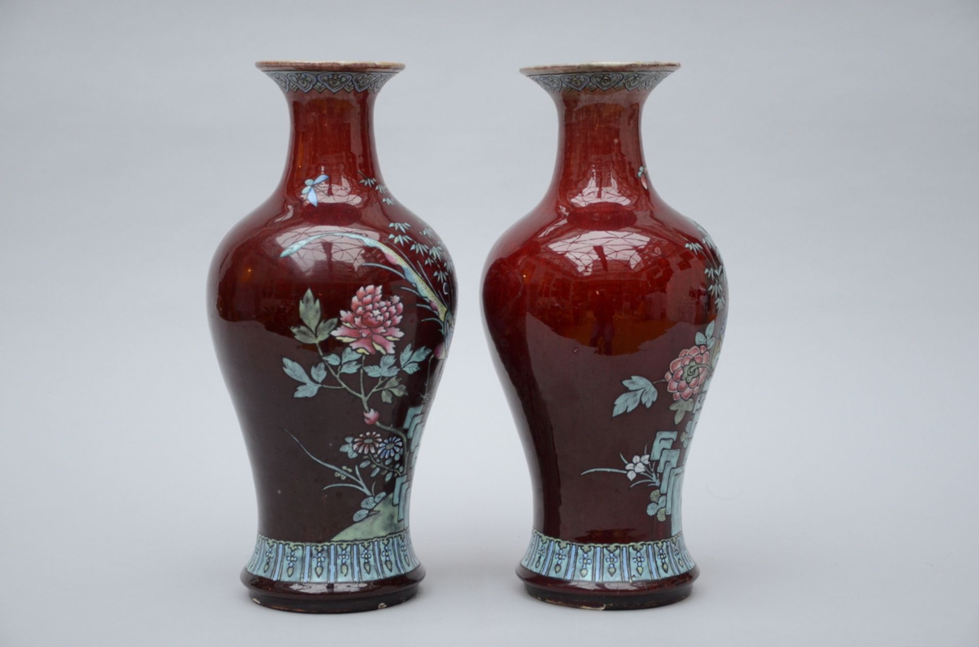 A pair of Chinese sang de boeuf vases with famille rose decoration (h 38cm) (*) - Image 2 of 6